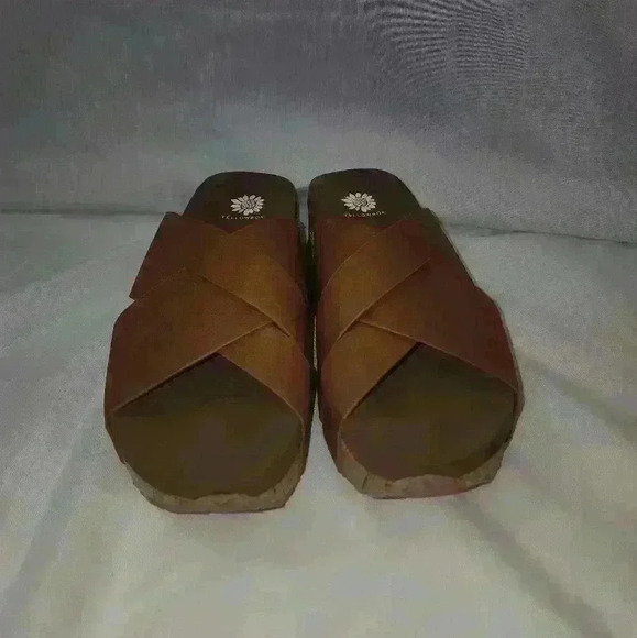 Yellow box chela sandals - Picture 1 of 7